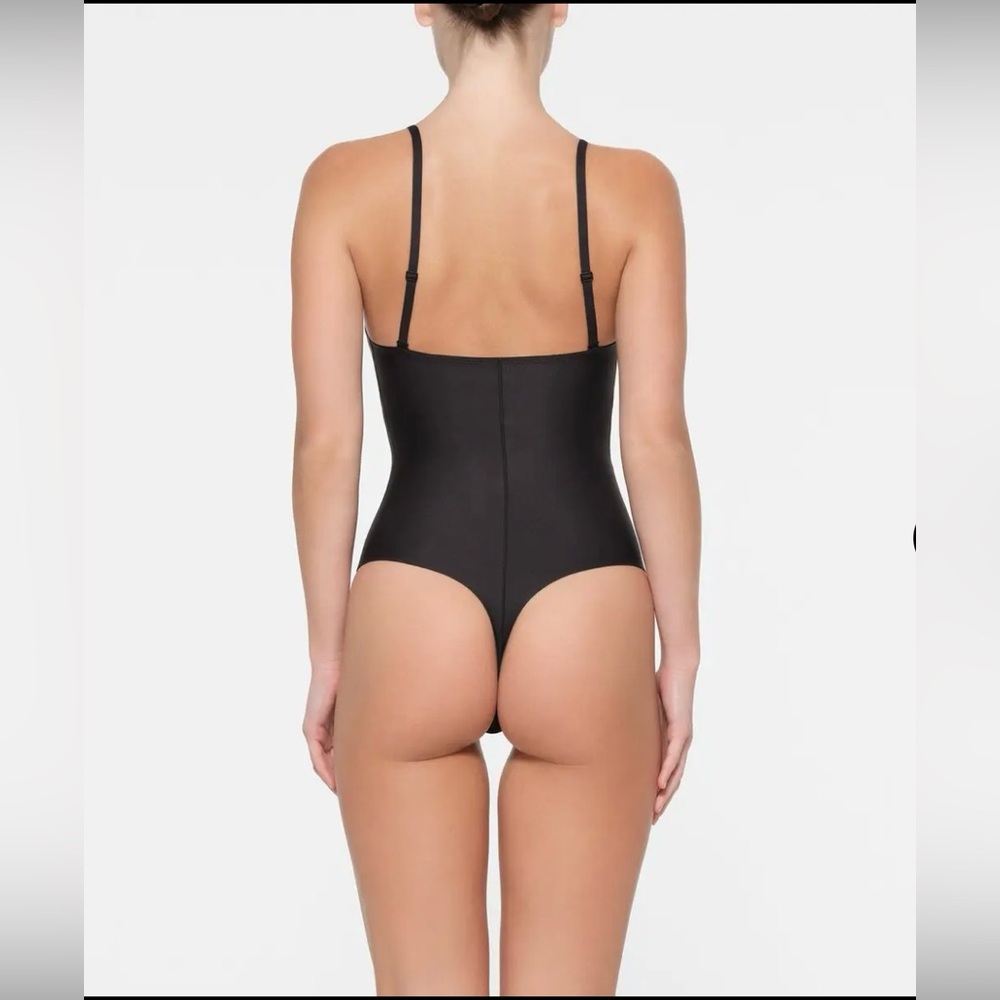 SKIMS Black Sculpting V-Neck Low-Back Bodysuit - Picture 3 of 6